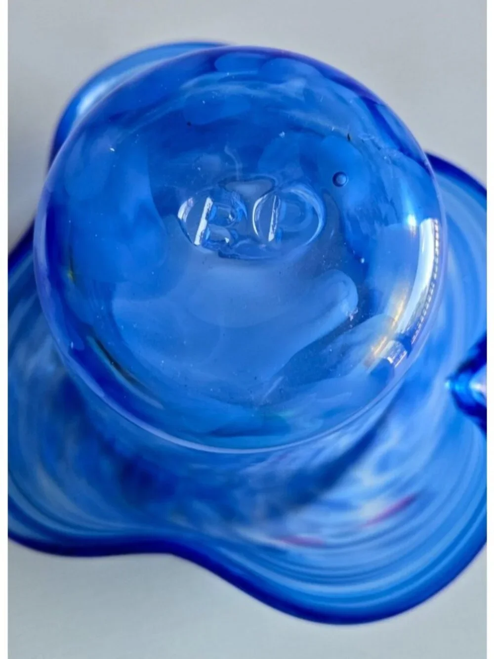 Blown Glass VASE Blue and White Swirled Tulip Shape Art Glass 6 x 8 " Stamped BP - Picture 4 of 7